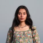 une femme de profil